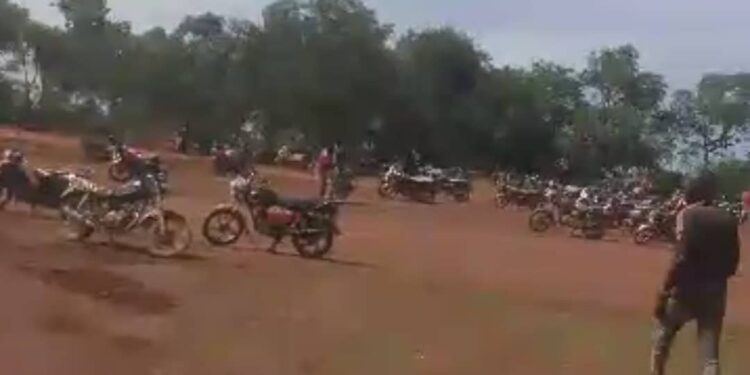 Manifestation à Konkoye (Mandiana) : la population exige justice contre l’exploitation minière illégale et la destruction de l’environnement