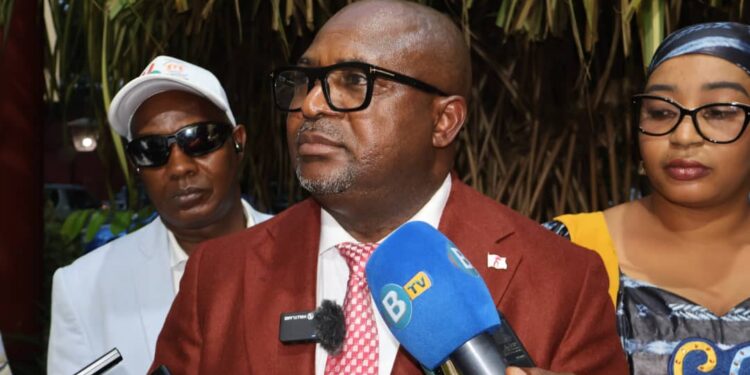 Remise de gains aux heureux parieurs de la LONAGUI : trois gagnants empochent chacun 242 millions de francs guinéens