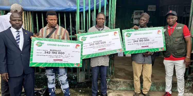 Remise de gains aux heureux parieurs de la LONAGUI : trois gagnants empochent chacun 242 millions de francs guinéens