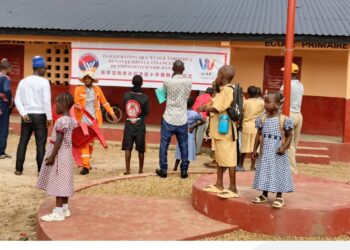 Boké-Education: Remise de l’école primaire du district Tabondéya rénovée par le Consortium SMB-Winning
