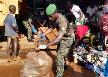 Vers la semaine du Soldat à Boké: Les forces de défense et de sécurité assainissent les lieux publics de la ville