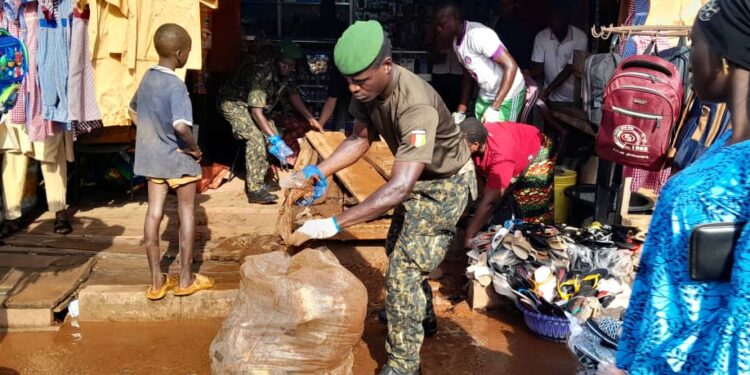 Vers la semaine du Soldat à Boké: Les forces de défense et de sécurité assainissent les lieux publics de la ville