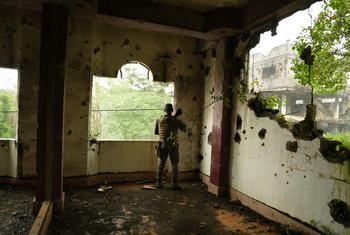 Témoignage – Aux Philippines les stylos à bille remplacent les armes à feu