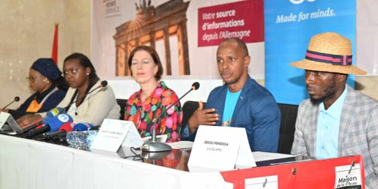 Le Général Sékou Jamal Pendessa reçoit l’Ambassadrice d’Allemagne pour renforcer la coopération médiatique en Guinée