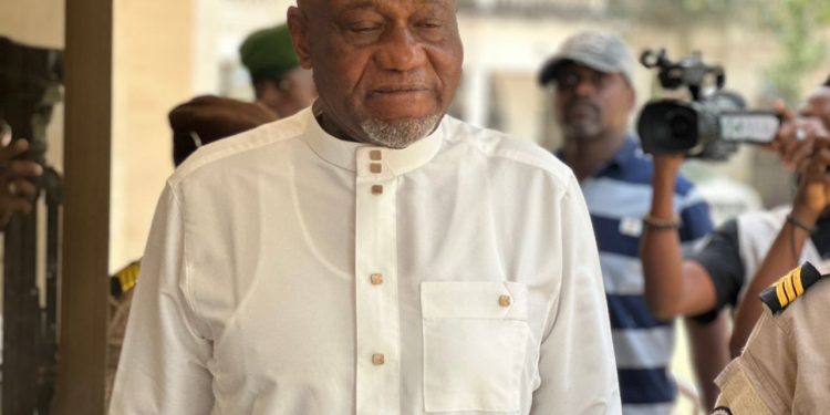 Affaire 15 milliards: Damaro condamné et un mandat d’arrêt contre Michel Kamano