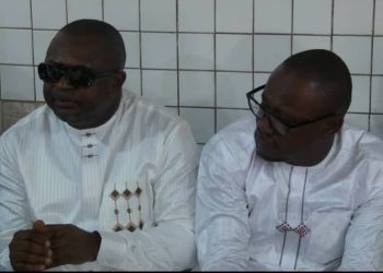 Dr David Makongo, au nom du Président Mamadi Doumbouya, réunit les fidèles des mosquées de Bambeto pour prier pour la paix et les victimes du drame de N’Zérékoré