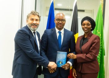 Dédicace de l’ouvrage « La réforme de la justice et les droits de l’homme en Guinée : entre espoir et réalité »