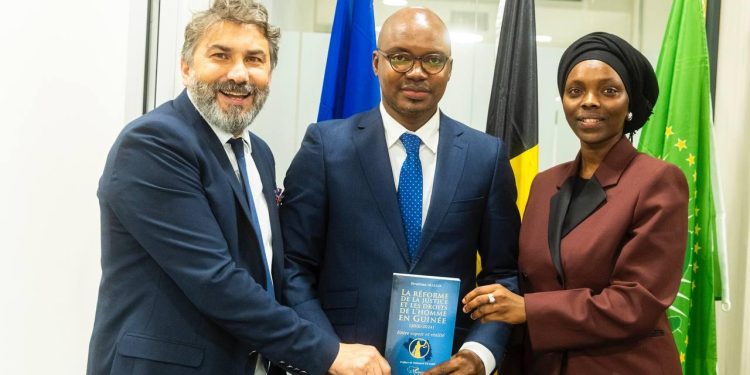 Dédicace de l’ouvrage « La réforme de la justice et les droits de l’homme en Guinée : entre espoir et réalité »