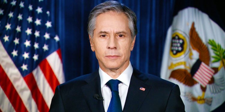 Le secrétaire Antony J. Blinken acceptant la Légion d’honneur