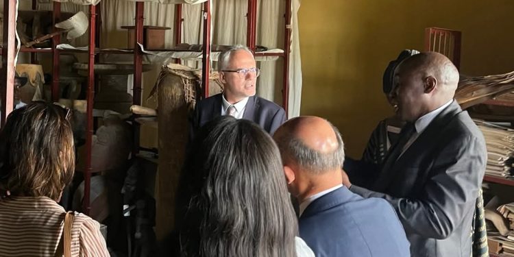 Le Musée National de Guinée accueille l’ambassadeur pour une visite des travaux de rénovation et d’extension