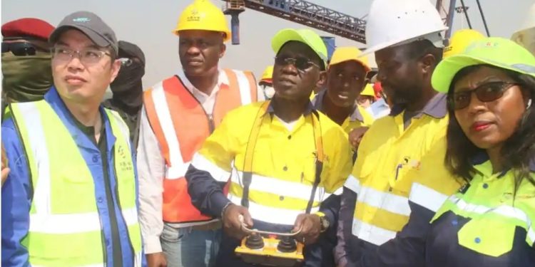 Ahmed Kanté, le Baobab de la Mine Guinéenne, Lance les Essais du Convoyeur du Quai Numéro 1 au Port Minier de Kokaya