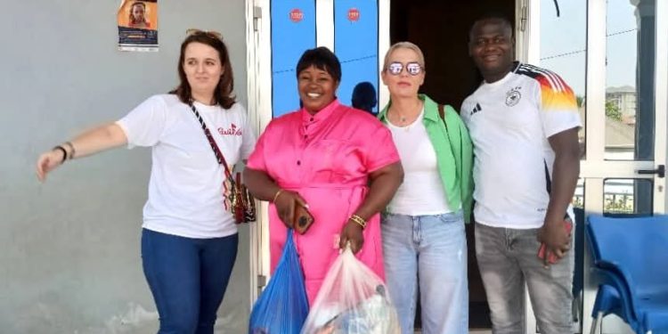 Le personnel de l’Ambassade d’Allemagne à Conakry en visite à l’orphelinat Fondation Josuha Guilavogui