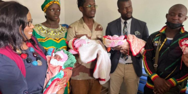 Naissance exceptionnelle à Boffa : Les quadruplées de la famille Sylla sauvées et prises en charge à Conakry