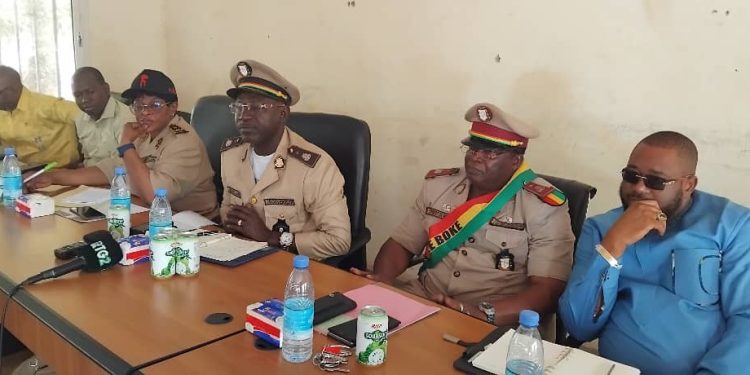 Boké/Administration: Le gouverneur échange avec les cadres et recommande le nettoyage des locaux