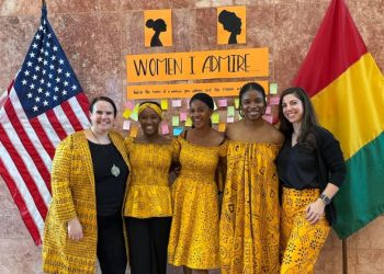 L’Ambassade des États-Unis à Conakry célèbre le Mois de l’Histoire des Femmes en mettant à l’honneur la culture guinéenne
