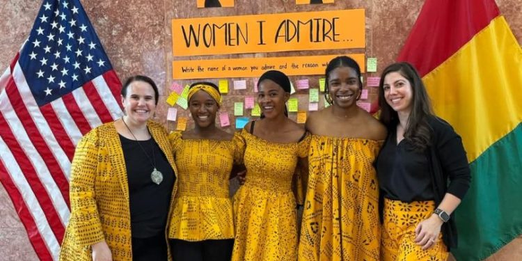 L’Ambassade des États-Unis à Conakry célèbre le Mois de l’Histoire des Femmes en mettant à l’honneur la culture guinéenne