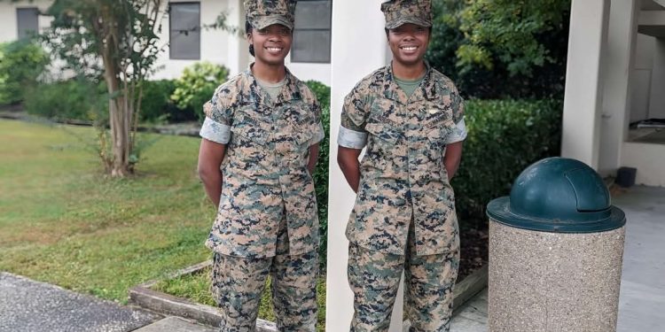 Des Marines jumeaux en service pour la sécurité des ambassades américaines