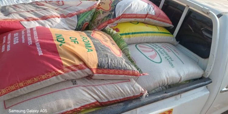 Distribution de 428 sacs par la société CHICO : Premiers bénéficiaires à Kawesi