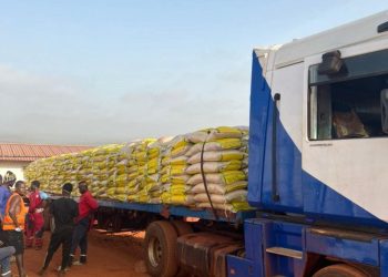 CDM-GUINÉE S.A. soutient ses travailleurs en distribuant des denrées alimentaires