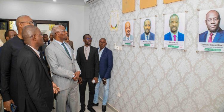 LE PREMIER MINISTRE EN VISITE DE COURTOISIE A LA CELLULE DE COMMUNICATION DU GOUVERNEMENT