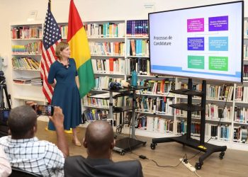 L’ambassade des États-Unis en Guinée encourage les jeunes à saisir les opportunités des programmes d’échange