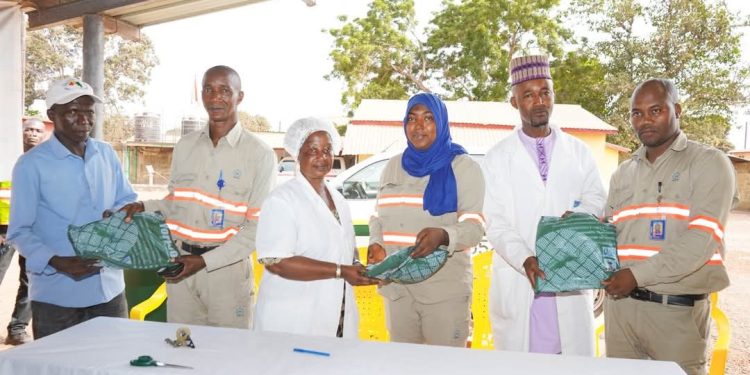 La CBG s’engage contre le paludisme : une remise symbolique de moustiquaires au Centre de Santé de Kassapo