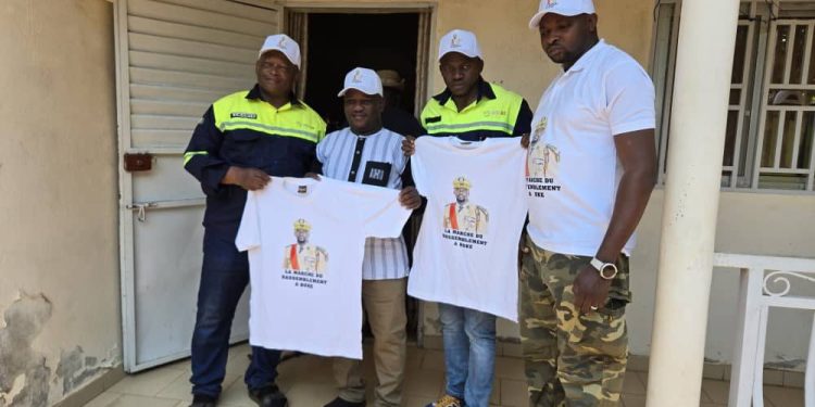 Boké-Marche de soutien au CNRD: L’administrateur general de la société AGB2A-GIC fait don de T-shirts et casquettes aux préfectures de Boffa et Fria