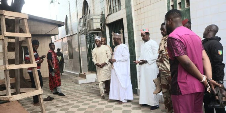 Touba-Religion: Thierno Mamadou Bah se recueille sur la tombe de Karamokhoba et ses fils
