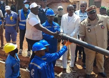 Boké-Société: Le Ministre Savané lance les travaux de déplacement des conduites d’eau dans la Commune urbaine