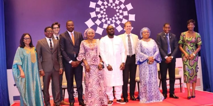L’ambassade des États-Unis en Guinée célèbre ses anciens boursiers lors d’un forum inédit