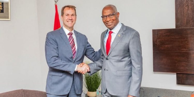 Rencontre entre l’Ambassadeur Fitrell et le Premier ministre guinéen Amadou Oury Bah