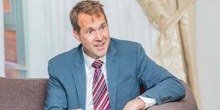 Rencontre entre l’Ambassadeur Fitrell et le Premier ministre guinéen Amadou Oury Bah