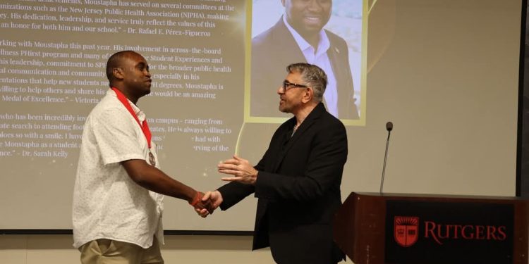 Célébrer l’excellence académique : Le Dr Thierno Moustapha Diallo honoré par Rutgers University