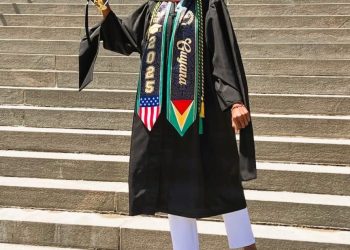 Renea Douglas honorée pour son parcours académique exceptionnel aux États-Unis