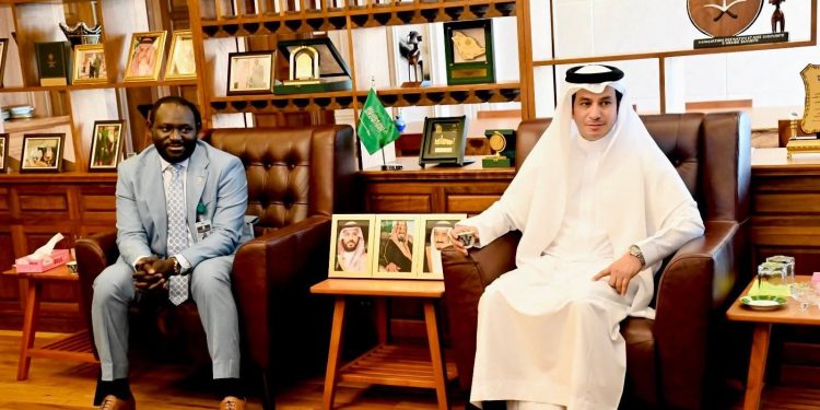 L’Ambassadeur d’Arabie Saoudite en Guinée honore les pèlerins invités du Serviteur des Deux Saintes Mosquées