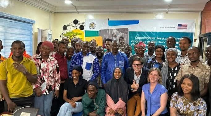 Lutte contre la désinformation : l’Ambassade des États-Unis et Villageois 2.0 lancent un programme innovant à Labé