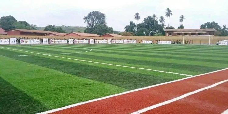 Fadi WAZNI offre un terrain de football synthétique à Boké : un nouveau geste d’un bâtisseur engagé