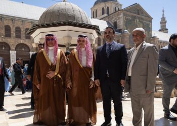 Visite diplomatique à Damas : Le Prince Faisal bin Farhan à la mosquée des Omeyyades