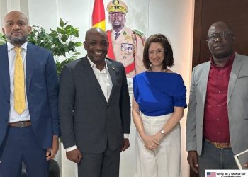 La Chargée d’Affaires Anne Dudte explore les opportunités d’investissement américain dans le secteur pétrolier et gazier en Guinée