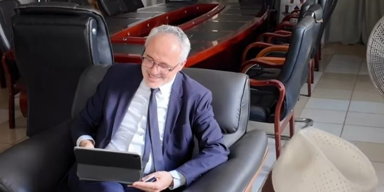 Visite de l’Ambassadeur de France à l’Université Kofi Annan de Guinée : un pas vers le renforcement des liens académiques