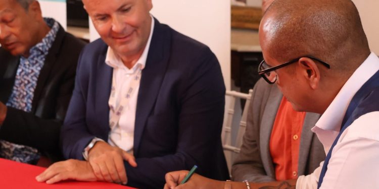 Solidarité | Signature du Schéma Départemental des Services aux Familles 2024-2027 : un engagement collectif pour les familles réunionnaises