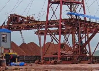 Boffa : SD Mining poursuit le chargement de barges malgré une interdiction officielle