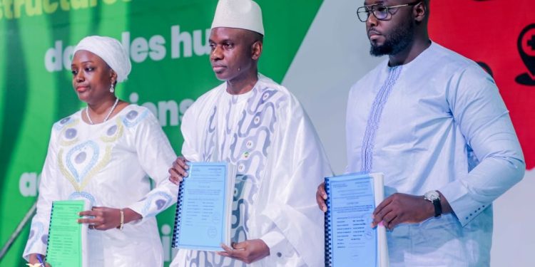 MSHP/SIMANDOU 2040 : CEREMONIE DE SIGNATURE DES CONTRATS DE CONSTRUCTION DE 50 STRUCTURES SANITAIRE DANS LES HUIT REGIONS ADMINISTRATIVES