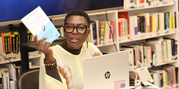 Lecture, introspection et responsabilité au Centre Américain de Conakry