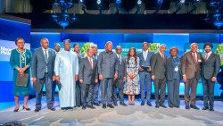 Un enfant reçoit un traitement contre la malnutrition dans un centre soutenu par l’UNICEF à Dollow, en Somalie.