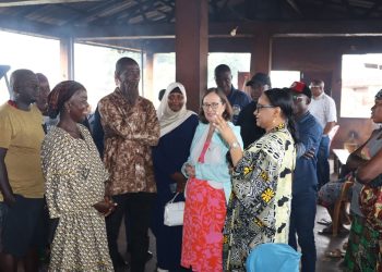 Kamsar : la diplomatie américaine à l’écoute des femmes transformatrices de poisson