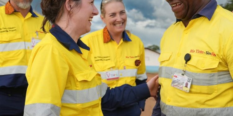 Guinée : Barry Abdoulaye N’dane, président de la Synergie des Jeunes Leaders, salue l’adoption de la nouvelle Constitution et rend hommage aux institutions