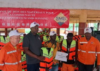 Boké- pêche : Des gilets de sauvetage pour la communauté des pêcheurs de Katounou et Kanfarandé , un geste du Consortium SMB-Winning. 