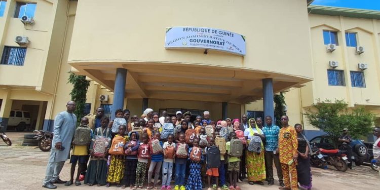 Boké-Société: Remise des kits scolaires et professionnels à 168 enfants vulnérables