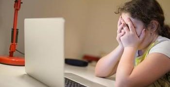 Face à l’avalanche de violences en ligne envers les femmes, l’ONU appelle à réagir et protéger